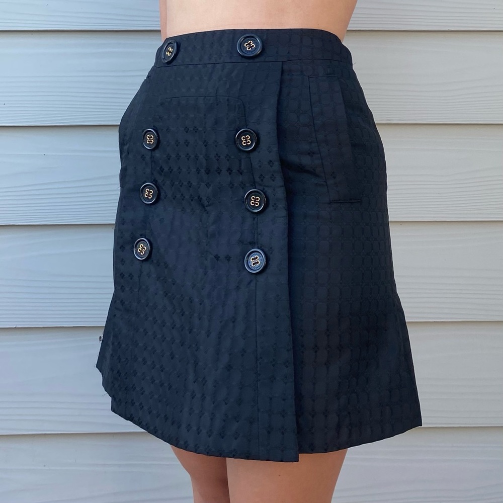 SKIRT WITH BUTTONS